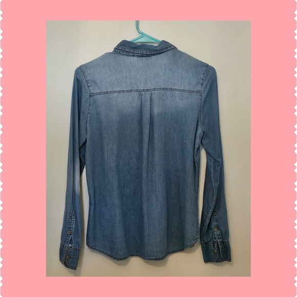 Wet seal Chambray long sleeve top - Picture 2 of 4